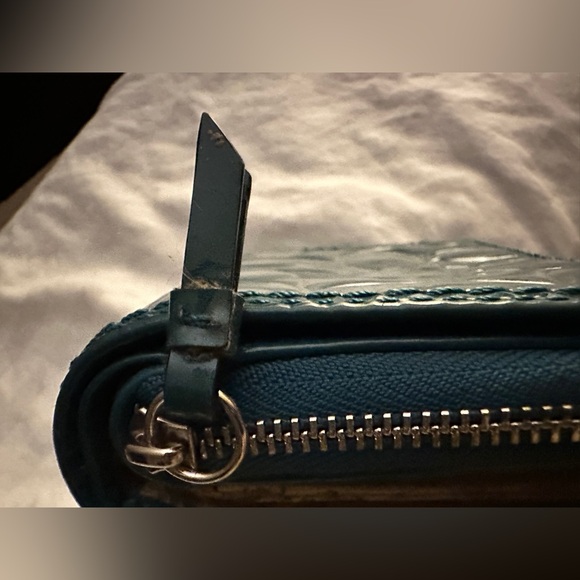 Women’s Coach wallet patent leather teal . Outside excellent, pealing.inside - Picture 15 of 16